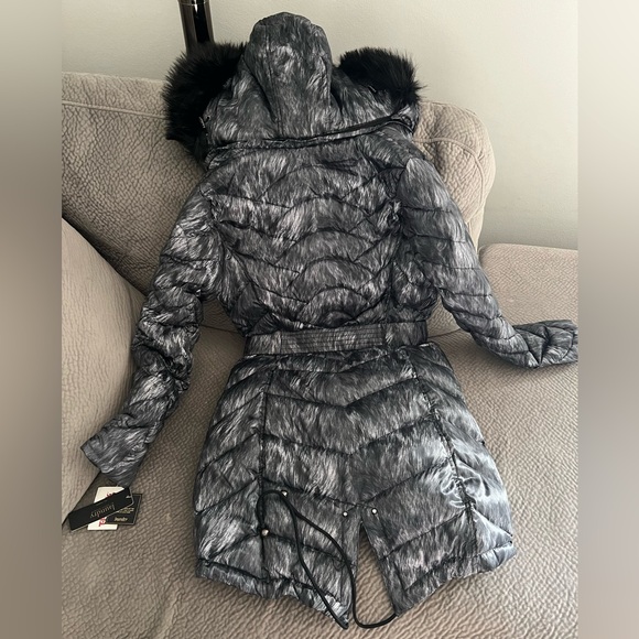 Brand new coat - Picture 2 of 4